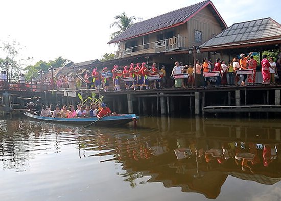 04 แห่ขันหมากสัญจรทางน้ำและบก ต่างมีจุดหมายเดียวกัน 04 แห่ขันหมากสัญจรทางน้ำและบก ต่างมีจุดหมายเดียวกัน