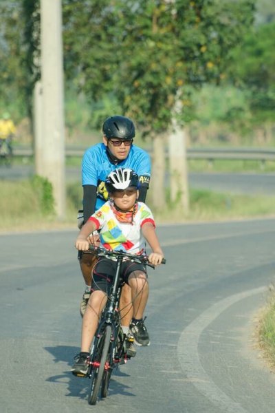 ปั่นจักรยานกับพ่อ
